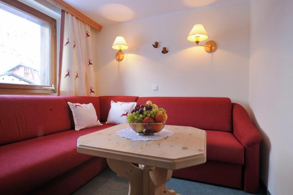 Haus Kueng Panzió Zürs Kültér fotó